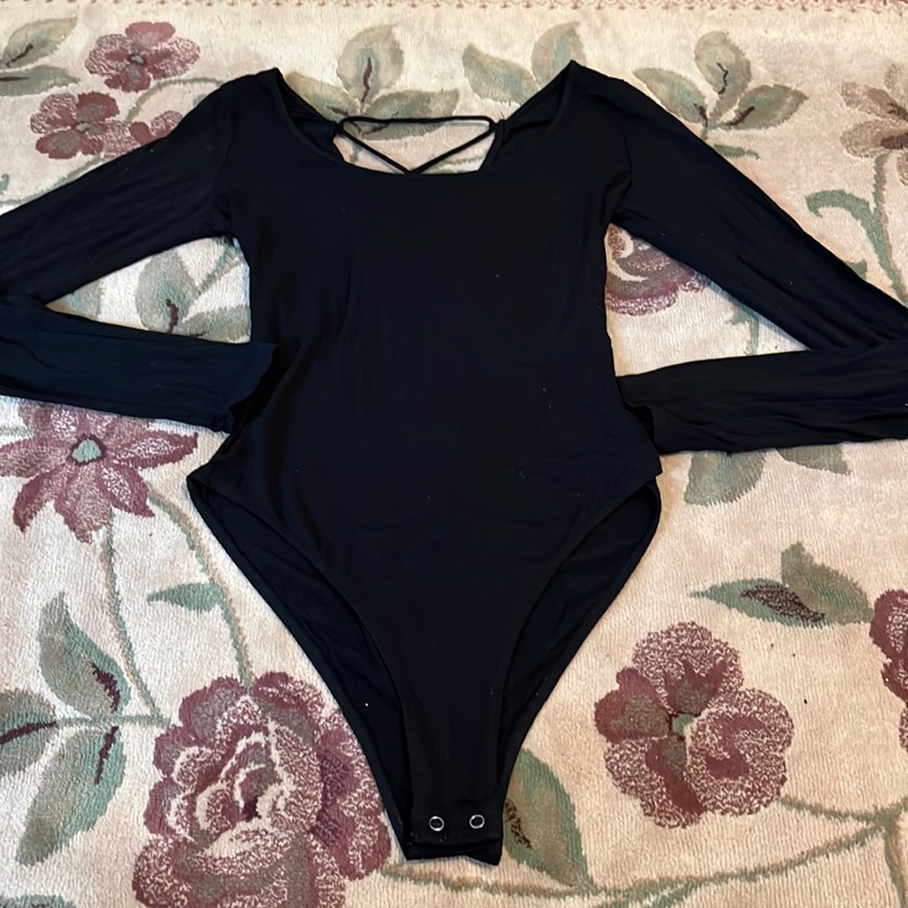 Harlowe & Graham LONG SLEEVE CROSS BACK BODYSUIT